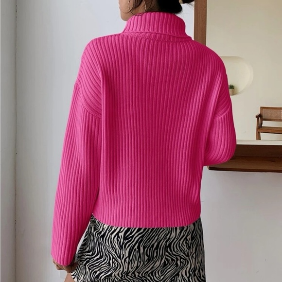 New pink ribbed knit turtleneck sweater - Picture 4 of 5